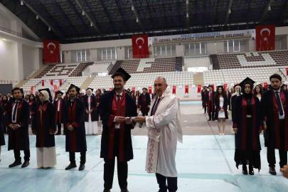 Fırat Üniversitesi Tıp Fakültesi 38. dönem mezunlarını uğurladı