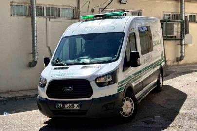 Gaziantep’te motosiklet bariyerlere çarptı: Genç sürücü hayatını kaybetti