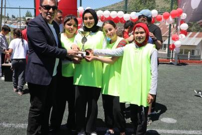 Gaziköy’e spor desteği