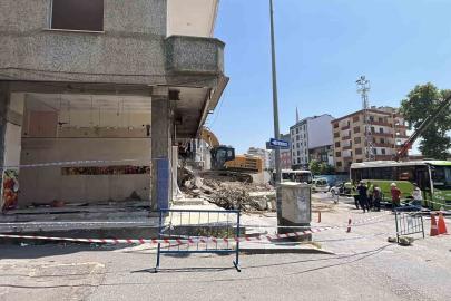 Gebze’de 4 kişinin öldüğü facianın ardından boşaltılan 22 riskli yapının yıkımına başlandı