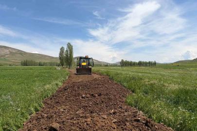 Gökçedere’de bozulan dağ ve arazi yollarında çalışma başlatıldı