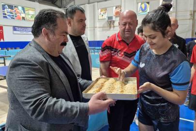 Gözel’den Sivas’taki milli sporculara moral ziyareti