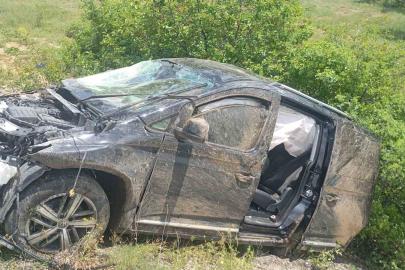 Gümüşhane’de hafif ticari araç şarampole devrildi: 1 ölü, 2 yaralı