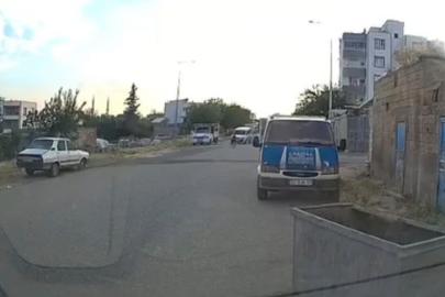 Hafif ticari aracın çarptığı bisikletli çocuk yaralandı: Kaza anı kamerada