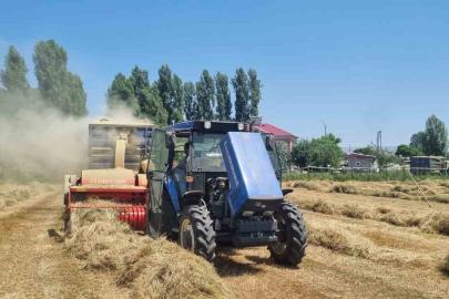 Hasköy’de çiftçilerin kışlık yem mesaisi sürüyor