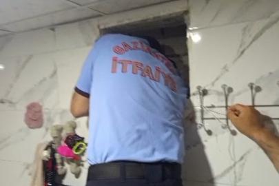 Havalandırma boşluğunda mahsur kalan güvercini itfaiye kurtardı
