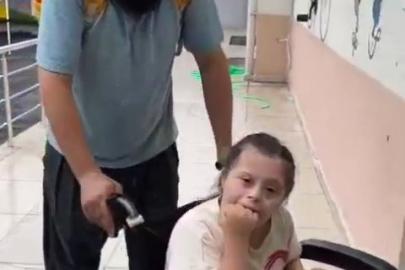 Her gün özel kızını okula getiren babaya duygulandıran sürpriz