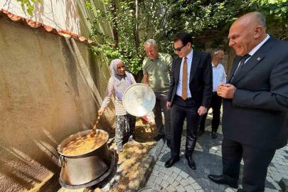 Hisarcık Şehitler Mahallesi’nde gözleme hayrı ve aşure ikramı