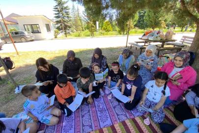 Hisarcık’ta öğrenci ile velilerin doğada kitap okuma etkinliği