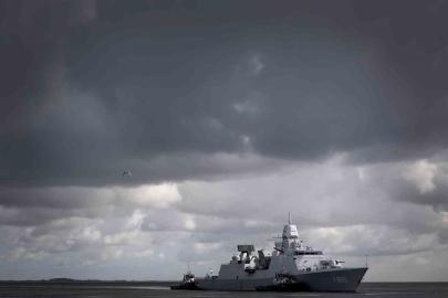 Hollanda, Hürmüz Boğazı’ndaki muhtemel mayın temizleme görevi için bölgeye bir fırkateyn gönderdi