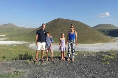 Hollandalı aile Meke Gölü ve Acıgöl’e hayran kaldı