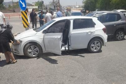 İki otomobilin çarpıştığı kazada 1 kişi yaralandı
