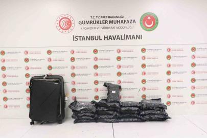 İstanbul Havalimanı’nda uyuşturucu operasyonu: 22,5 kilogram esrar ele geçirildi