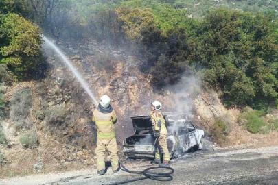 İzmir’de otomobil yangını korkuttu