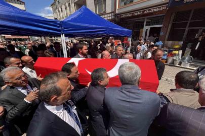 Kalp krizine yenik düşen Vali Yardımcısı Şenol Esmer memleketi Trabzon’da toprağa verildi