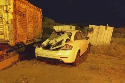 Kamyonla çarpışan otomobilin sürücüsü yaralandı