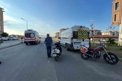 Karaman’da minibüse çarpan motosikletin sürücüsü yaralandı