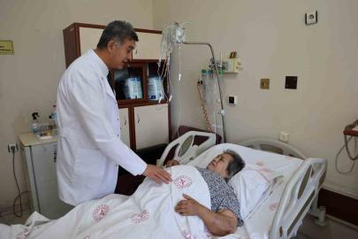 Karnından 40 kilogram kitle çıkarıldı