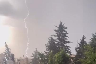 Kastamonu’da alev alev yanan jimnastik salonuna yıldırımın düşme anı kamerada