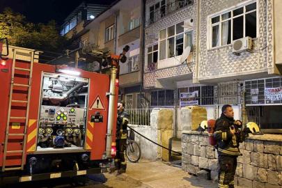 Kayseri’de 4 katlı binada yangın: Anne ve iki çocuğu dumandan etkilendi