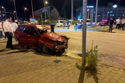 Kırmızı ışıkta dehşet: Genç motosikletli 36,5 metre sürüklendi