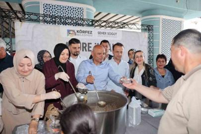 Körfez’de 4 bin kişilik aşure ikramı