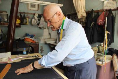 Kumaşa sinen bir ömür: 59 yıllık mesleğini 71 yaşında aşkla sürdürüyor
