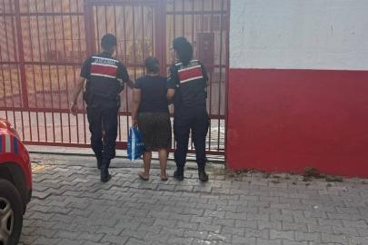 Kuşadası’nda 8 yıl 4 ay hapis cezası ile aranan kadın şahıs yakalandı