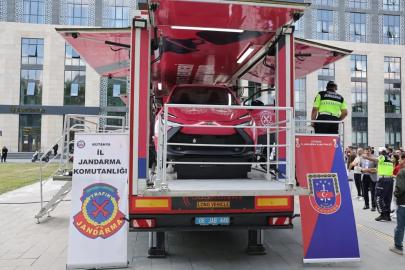 Kütahya’da Jandarma’nın 187. Yılına Özel Trafik Güvenliği etkinliği ilgi gördü