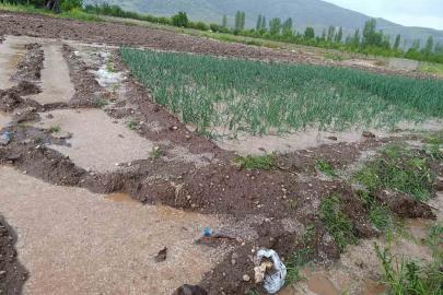 Malatya’da dolu yağışı tarım arazilerini sular altında bıraktı