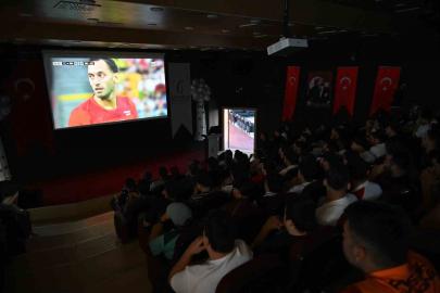Manisa CBÜ öğrencileri milli maçı hep birlikte izledi