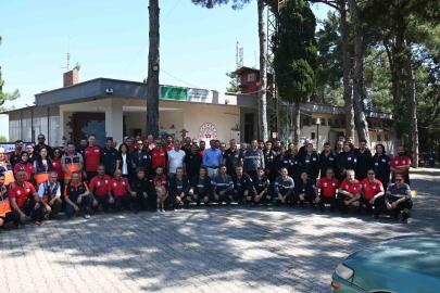 Manisa’da afet kahramanlarına akreditasyon arması takıldı