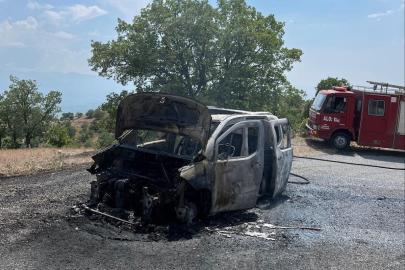 Manisa’da kamyonet küle döndü