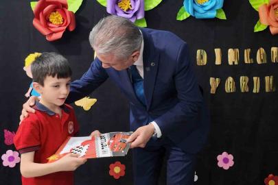 Mardin Valisi Akkoyun öğrencilerin karne sevincine ortak oldu