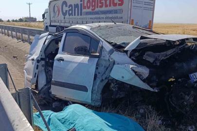 Mardin’de otomobil refüje çarptı: 1 ölü, 2 yaralı