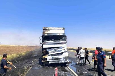 Mardin’de seyir halindeki tırda çıkan yangın söndürüldü