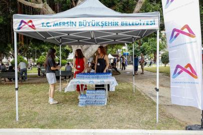 Mersin Büyükşehir Belediyesinden LGS günü su ikramı
