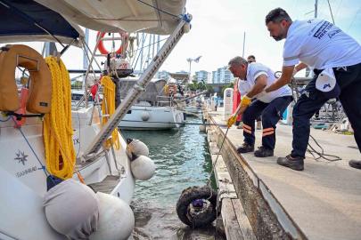 Mersin’de deniz dibinden çıkan atıklar şaşırttı