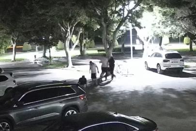 Mersin’de site müdürü darbedildi, saldırı kameraya yansıdı