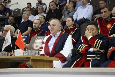 Mezuniyet töreninde gözyaşları sel oldu