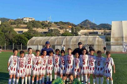 Namağlup şampiyon Ortakent Yahşi SK U11 takımı kupaya uzandı