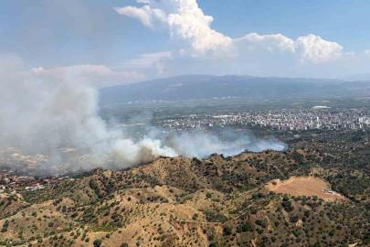 Nazilli’deki yangına 4 helikopterle müdahale ediliyor