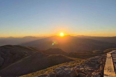 Nemrut Dağı’nda gün doğumu ve gün batımı yoğun ilgi görüyor