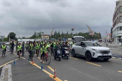 Niğde’de yüzlerce bisiklet tutkunu sağlıklı yaşam için pedal çevirdi