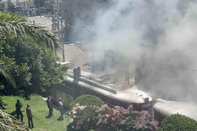 Nostalji tramvayında yangın: Esnafın dikkati tramvayı kül olmaktan kurtardı