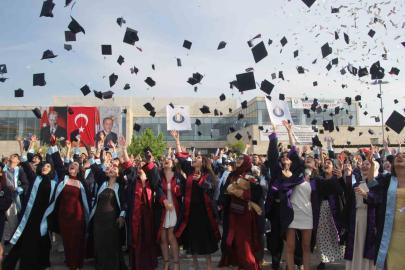 ODÜ’de 3 bin 200 öğrencinin mezuniyet heyecanı