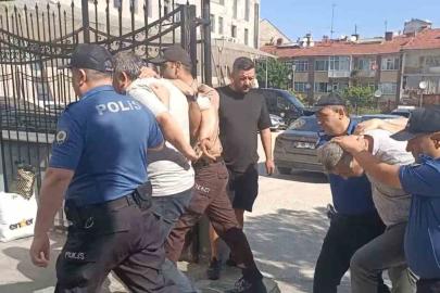 Okul girişinde bekçiyi darp eden 2 şahıs tutuklandı
