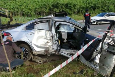 Ordu’da otomobil, ağaç ve aydınlatma direğini devirdi: 4 yaralı
