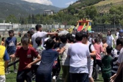 Osmaniye’de itfaiyeden çocuklara serinleten sürpriz