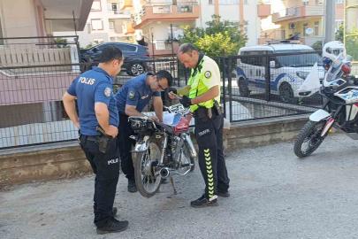Polisi karşısında görünce motosikleti bırakıp kaçtı